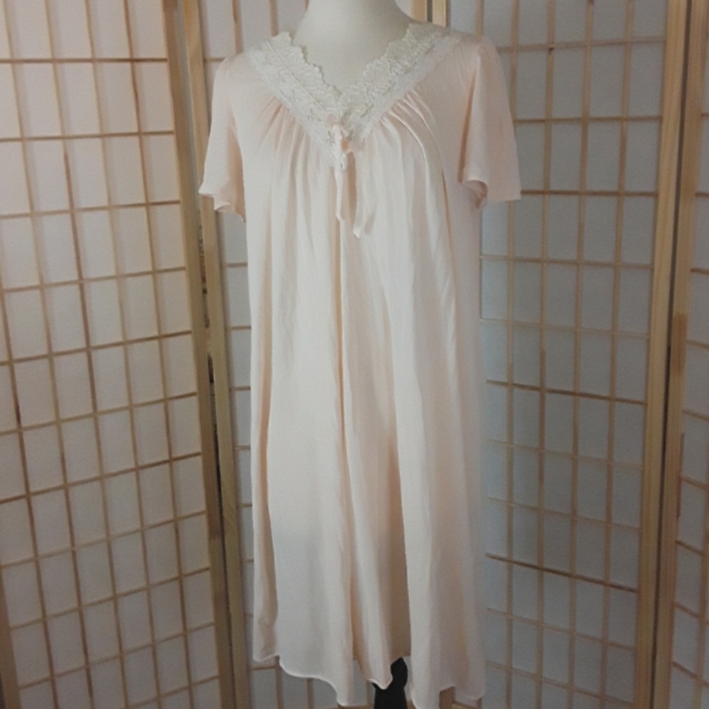 1970's Vintage Vanity Fair Light Pink Nightgown M